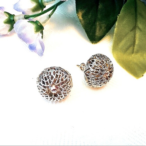 🌸Vintage Monet Silver Filigree Post Earrings🌸 - Picture 2 of 8